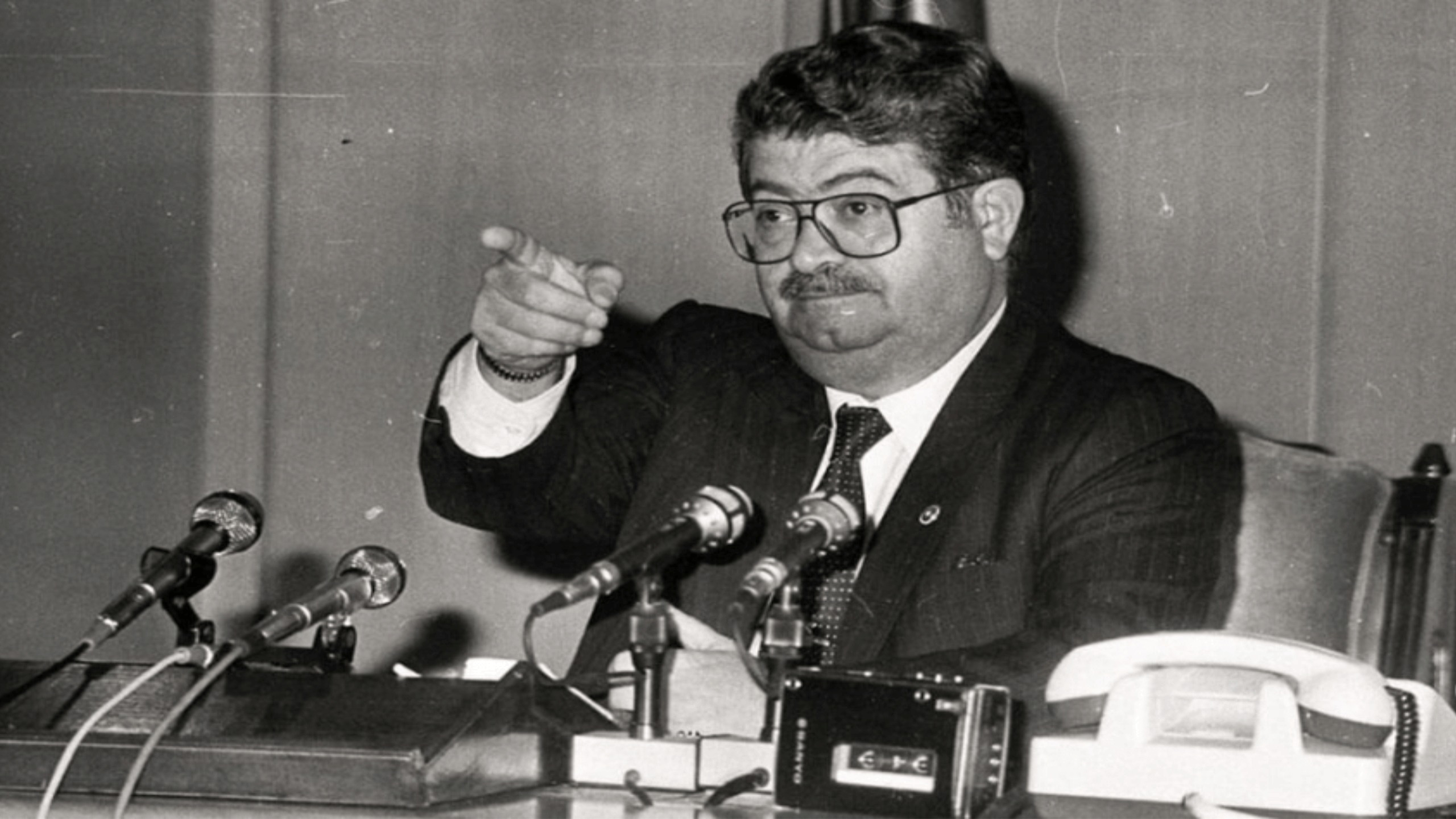 https://politikakademi.org/wp-content/uploads/2011/02/turgut-ozal.png
